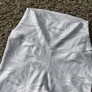 P'tula Desa’ree Leggings white green leaf palm print M medium swift 7/8 ankle